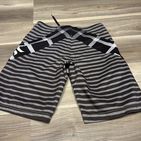 Hurley Men's Black Swim Shorts size 28 - Picture 6 of 7